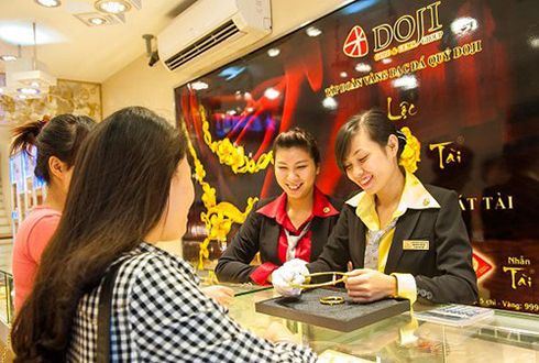 USD giảm mạnh, vàng SJC chạm 32,9 triệu đồng